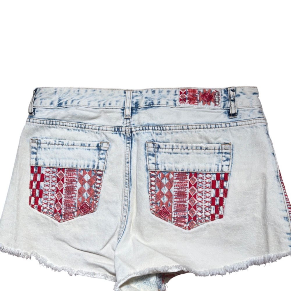 Design Lab Lord & Taylor Red Patterned Jean Shorts - Picture 4 of 5